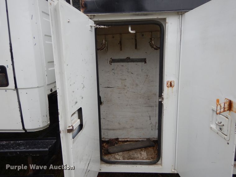 image for item IV9714 2003 Freightliner FL70  bucket truck