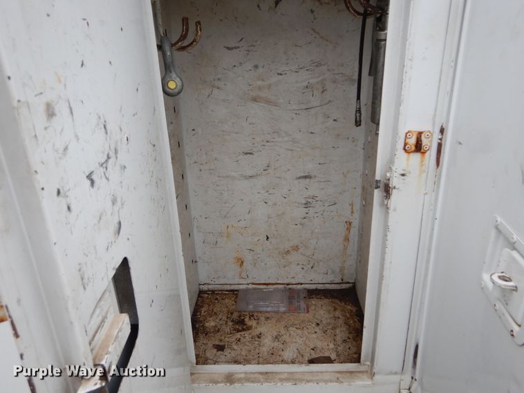 image for item IV9714 2003 Freightliner FL70  bucket truck