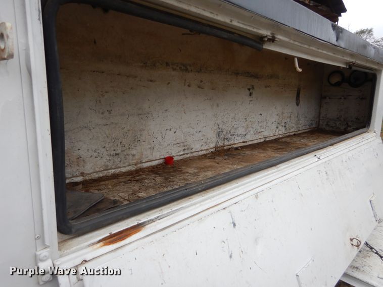 image for item IV9714 2003 Freightliner FL70  bucket truck