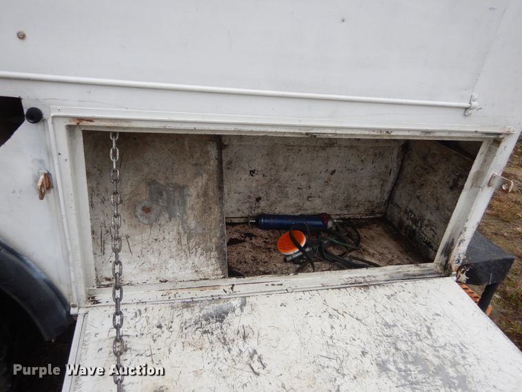 image for item IV9714 2003 Freightliner FL70  bucket truck