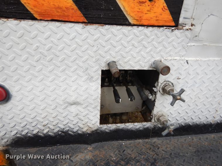 image for item IV9714 2003 Freightliner FL70  bucket truck