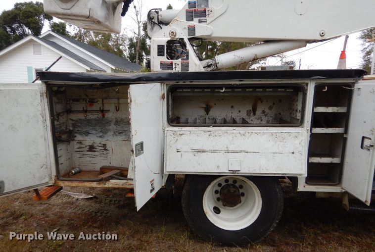 image for item IV9714 2003 Freightliner FL70  bucket truck
