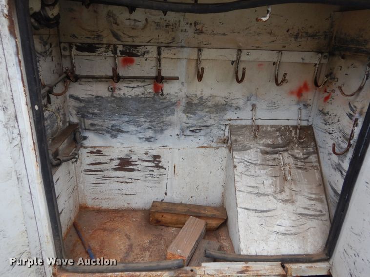 image for item IV9714 2003 Freightliner FL70  bucket truck