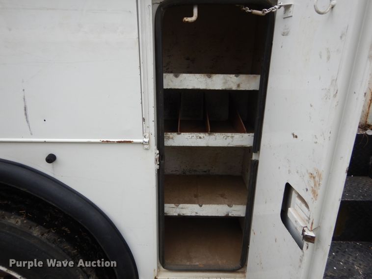 image for item IV9714 2003 Freightliner FL70  bucket truck