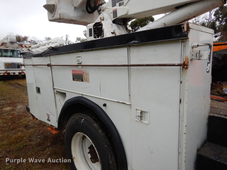 image for item IV9714 2003 Freightliner FL70  bucket truck