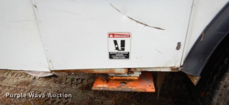 image for item IV9714 2003 Freightliner FL70  bucket truck