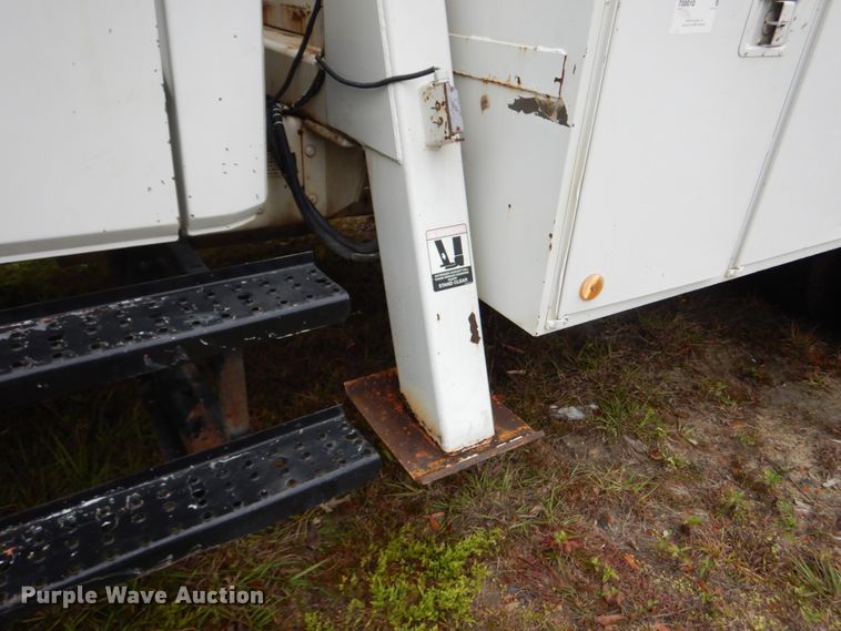 image for item IV9714 2003 Freightliner FL70  bucket truck