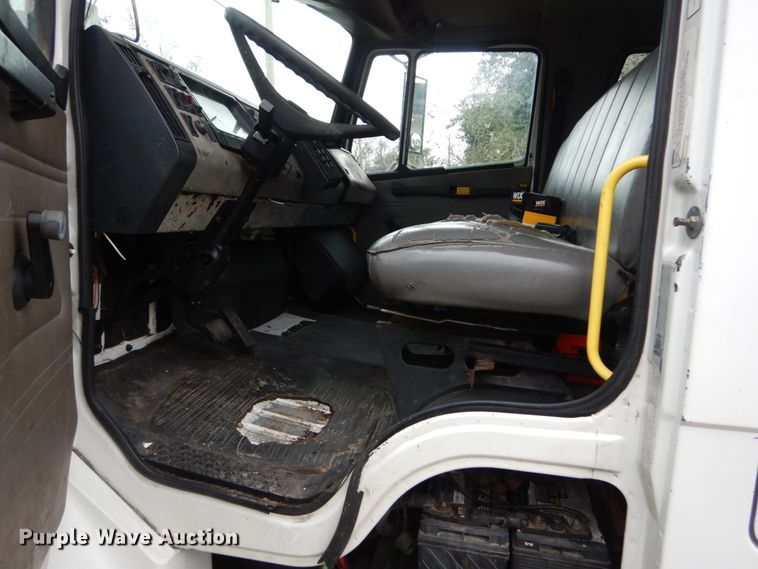 image for item IV9714 2003 Freightliner FL70  bucket truck