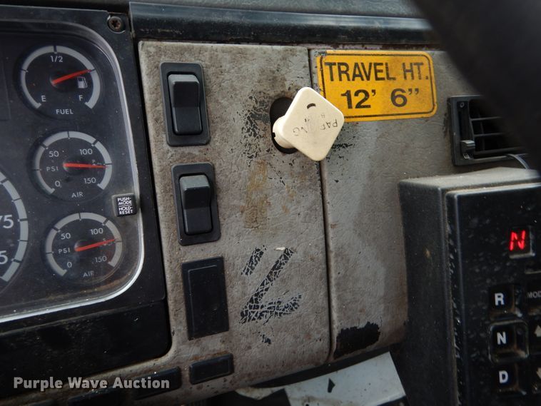 image for item IV9714 2003 Freightliner FL70  bucket truck