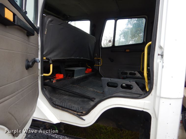 image for item IV9714 2003 Freightliner FL70  bucket truck