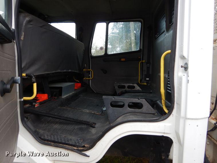 image for item IV9714 2003 Freightliner FL70  bucket truck