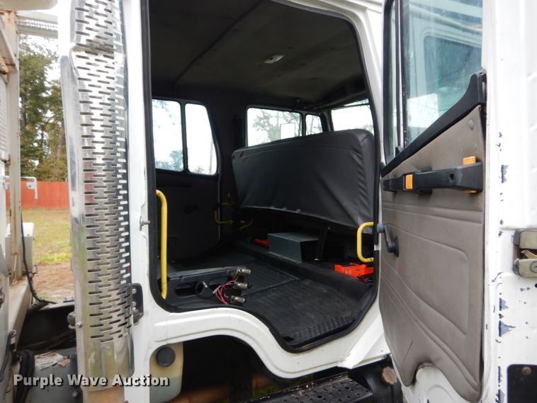 image for item IV9714 2003 Freightliner FL70  bucket truck