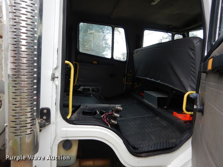 image for item IV9714 2003 Freightliner FL70  bucket truck