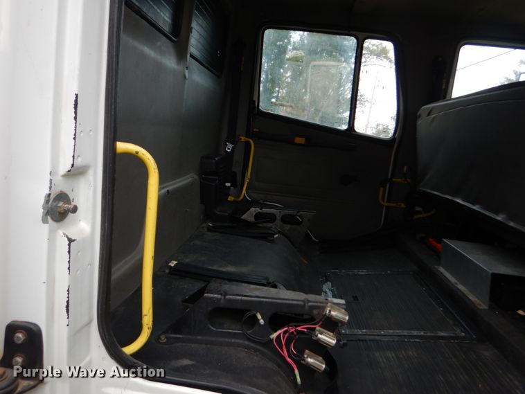 image for item IV9714 2003 Freightliner FL70  bucket truck