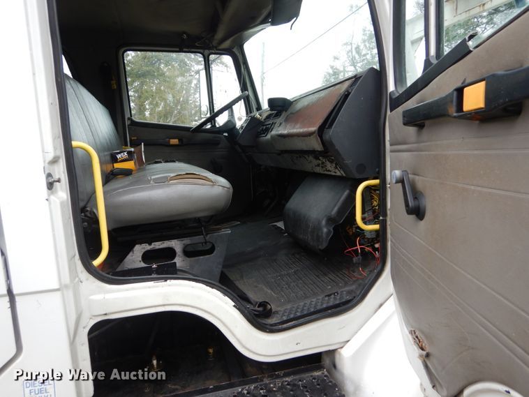 image for item IV9714 2003 Freightliner FL70  bucket truck