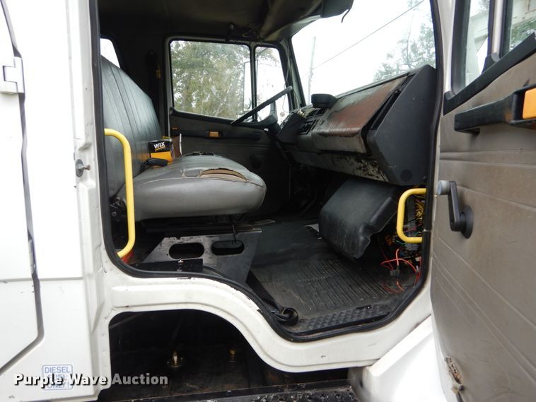 image for item IV9714 2003 Freightliner FL70  bucket truck