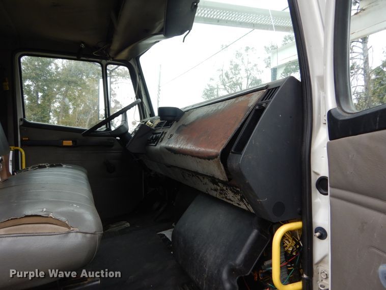 image for item IV9714 2003 Freightliner FL70  bucket truck