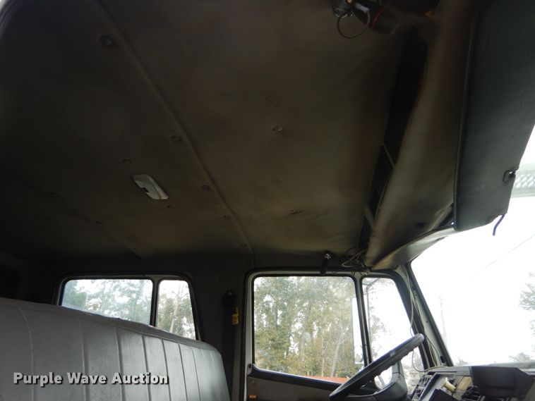 image for item IV9714 2003 Freightliner FL70  bucket truck