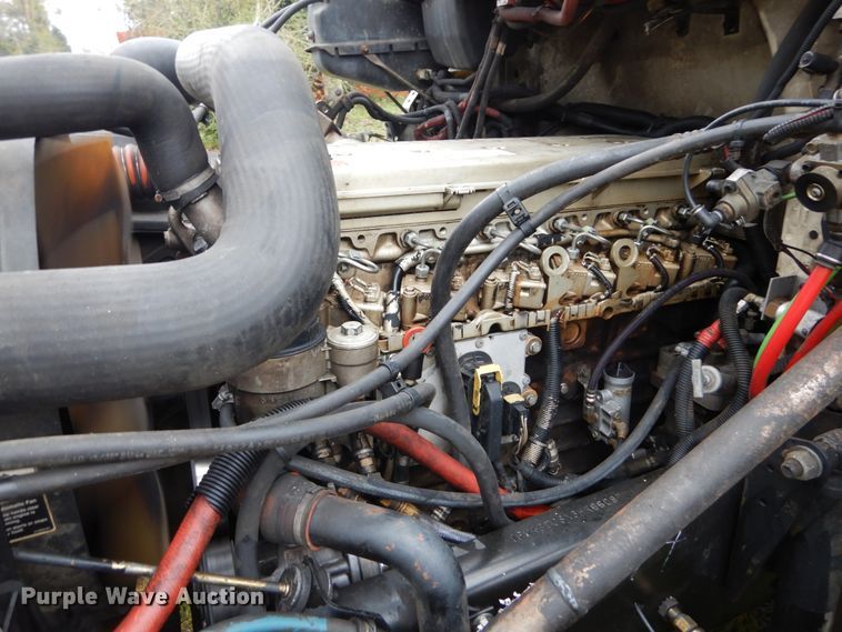 image for item IV9714 2003 Freightliner FL70  bucket truck