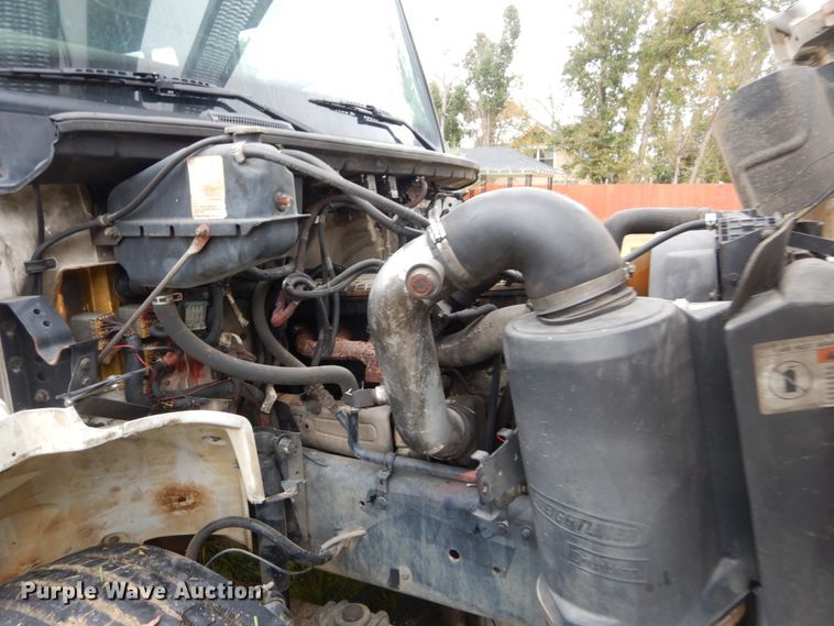 image for item IV9714 2003 Freightliner FL70  bucket truck