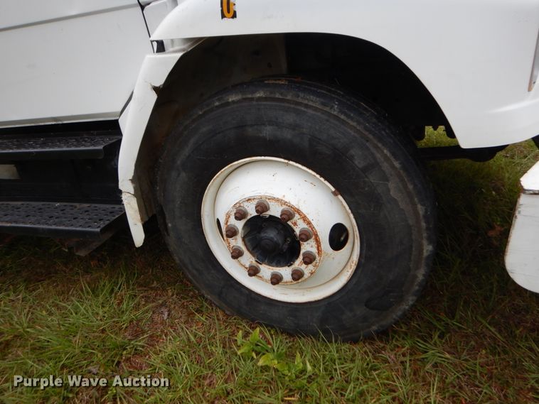 image for item IV9714 2003 Freightliner FL70  bucket truck