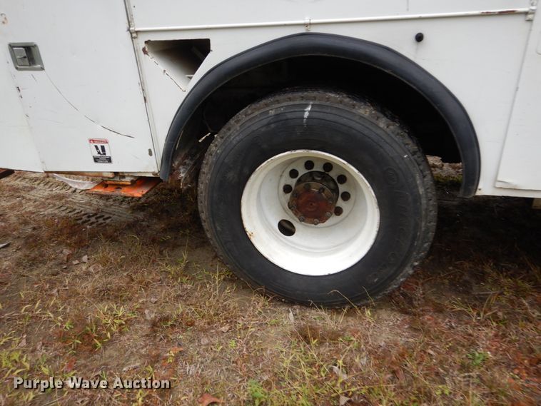 image for item IV9714 2003 Freightliner FL70  bucket truck