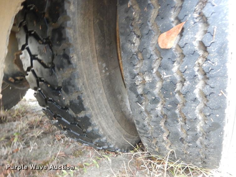 image for item IV9714 2003 Freightliner FL70  bucket truck