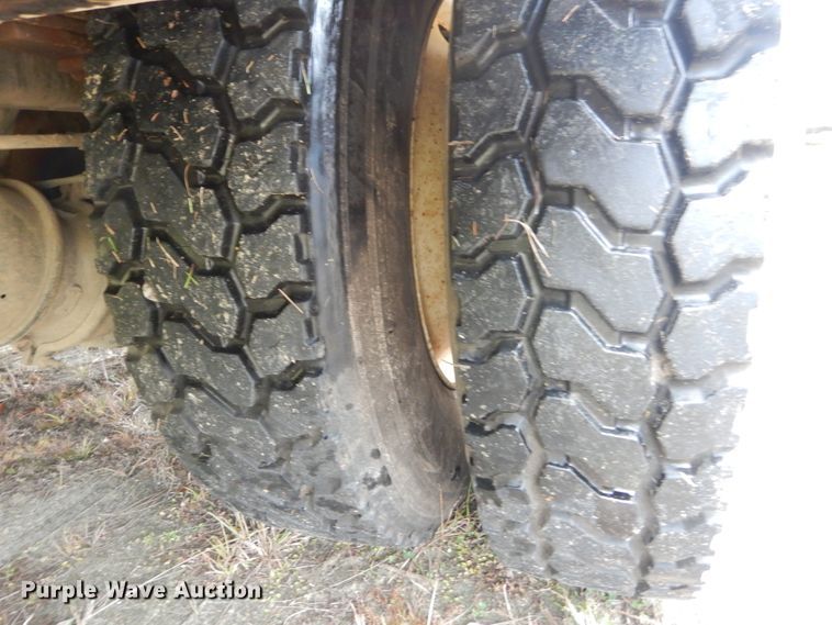 image for item IV9714 2003 Freightliner FL70  bucket truck