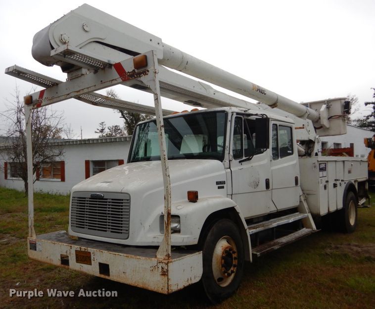 image for item IV9715 2003 Freightliner FL70  bucket truck