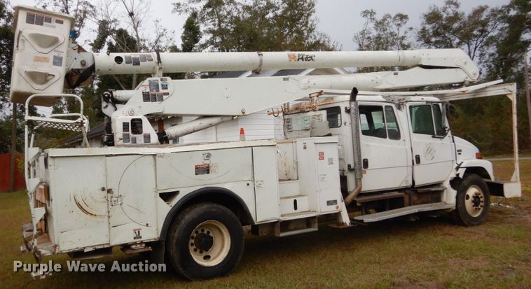 image for item IV9715 2003 Freightliner FL70  bucket truck