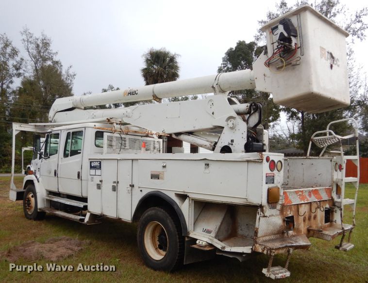 image for item IV9715 2003 Freightliner FL70  bucket truck
