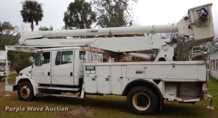 image for item IV9715 2003 Freightliner FL70  bucket truck
