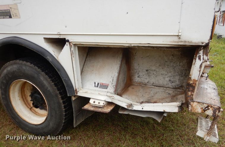 image for item IV9715 2003 Freightliner FL70  bucket truck