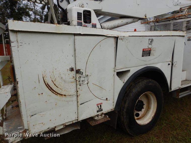 image for item IV9715 2003 Freightliner FL70  bucket truck