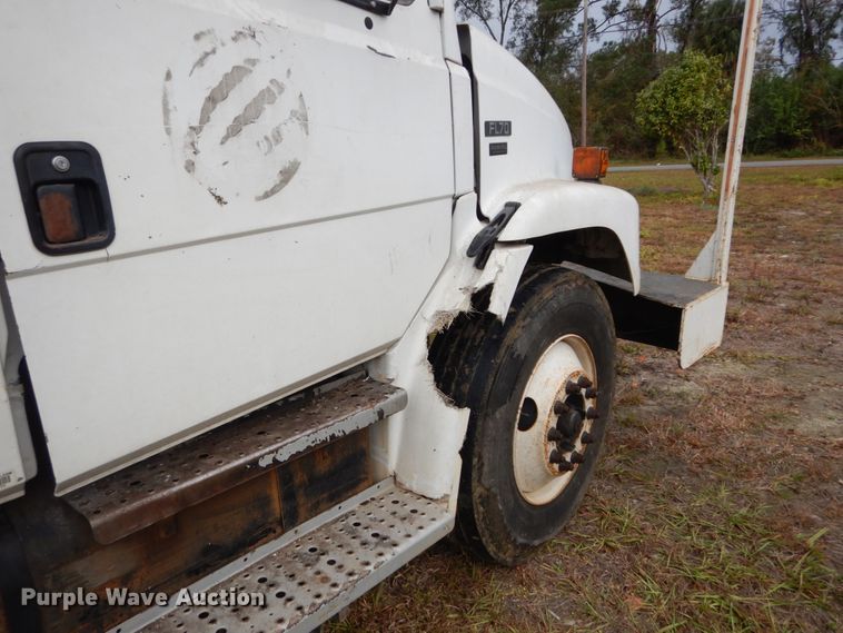 image for item IV9715 2003 Freightliner FL70  bucket truck