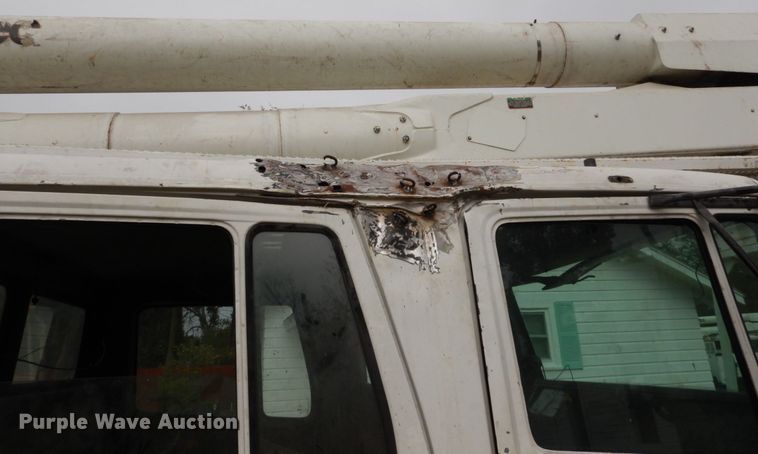 image for item IV9715 2003 Freightliner FL70  bucket truck