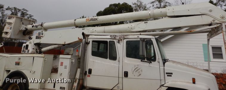 image for item IV9715 2003 Freightliner FL70  bucket truck