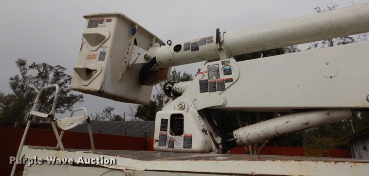 image for item IV9715 2003 Freightliner FL70  bucket truck