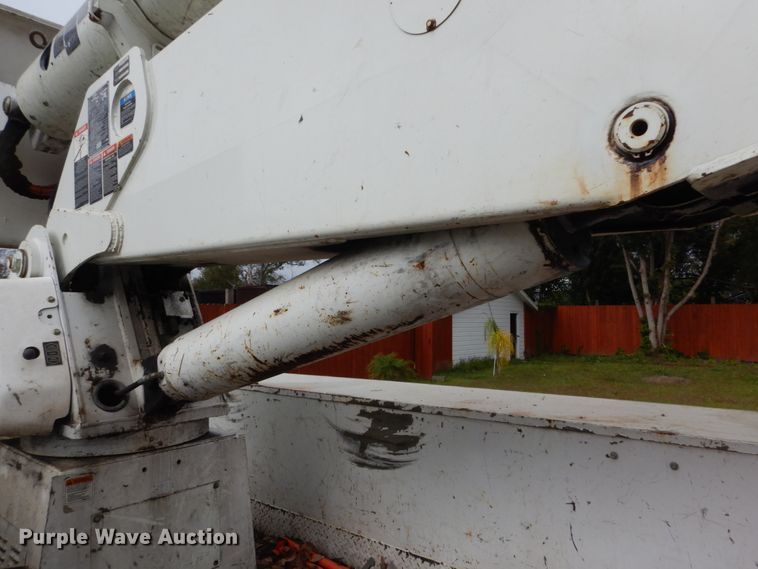 image for item IV9715 2003 Freightliner FL70  bucket truck