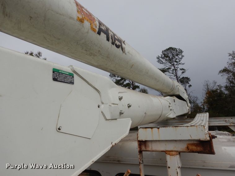 image for item IV9715 2003 Freightliner FL70  bucket truck