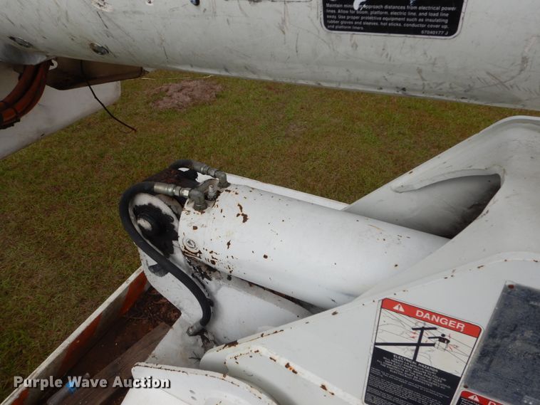 image for item IV9715 2003 Freightliner FL70  bucket truck