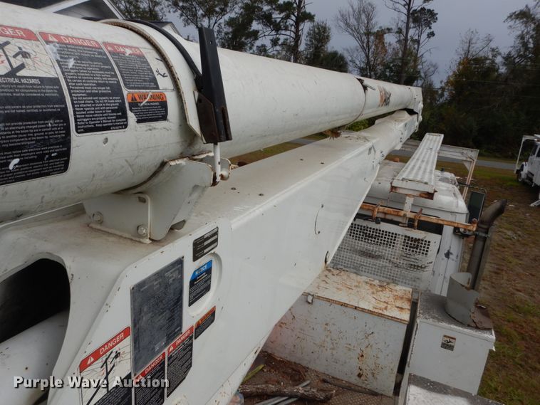 image for item IV9715 2003 Freightliner FL70  bucket truck