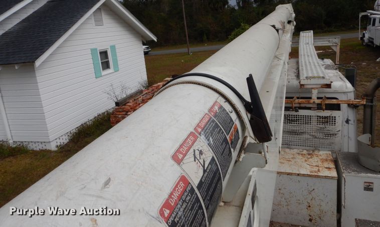 image for item IV9715 2003 Freightliner FL70  bucket truck