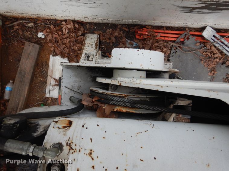 image for item IV9715 2003 Freightliner FL70  bucket truck