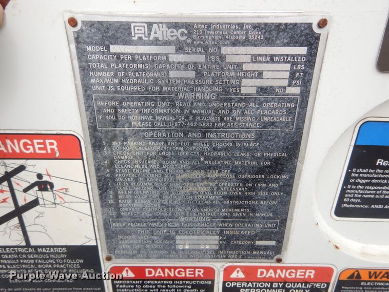 image for item IV9715 2003 Freightliner FL70  bucket truck