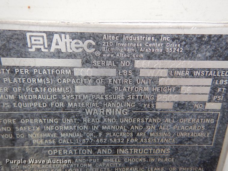 image for item IV9715 2003 Freightliner FL70  bucket truck