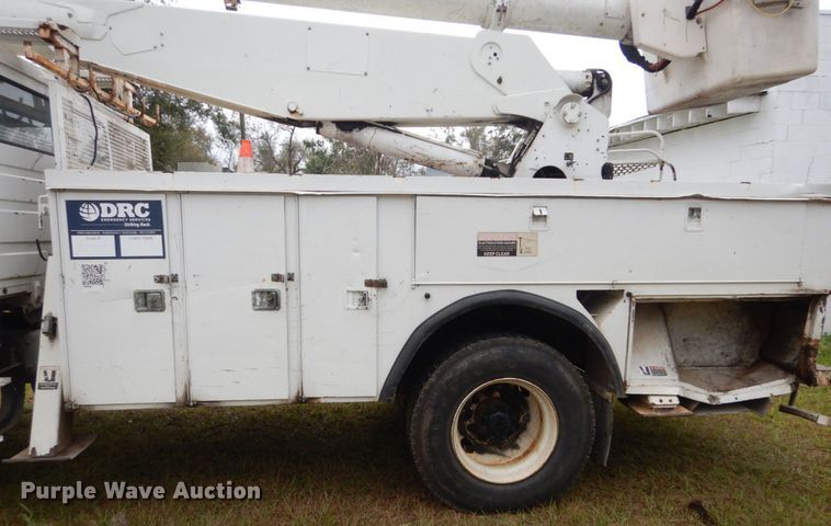 image for item IV9715 2003 Freightliner FL70  bucket truck