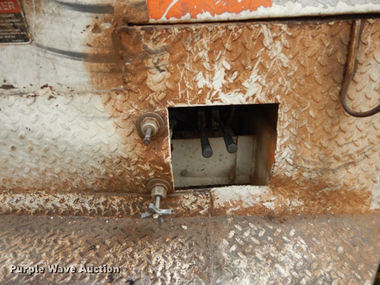 image for item IV9715 2003 Freightliner FL70  bucket truck