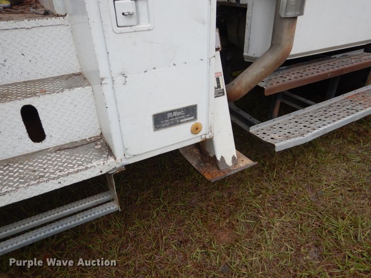 image for item IV9715 2003 Freightliner FL70  bucket truck