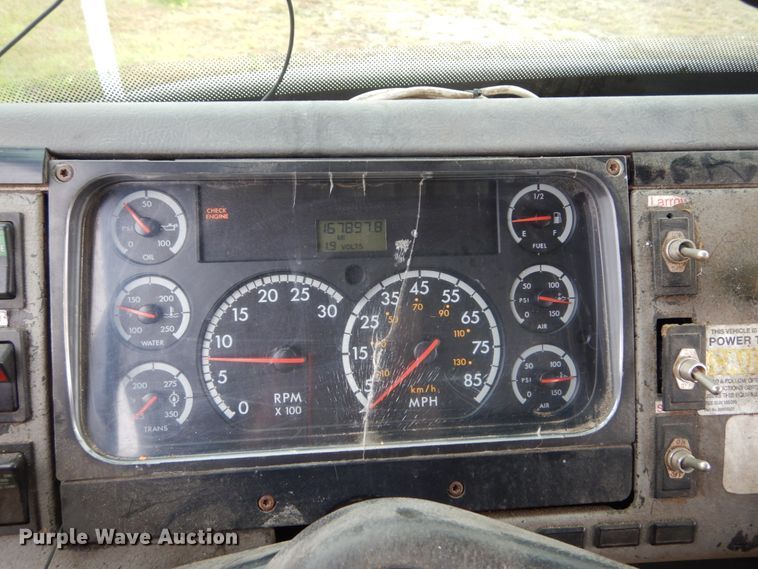 image for item IV9715 2003 Freightliner FL70  bucket truck